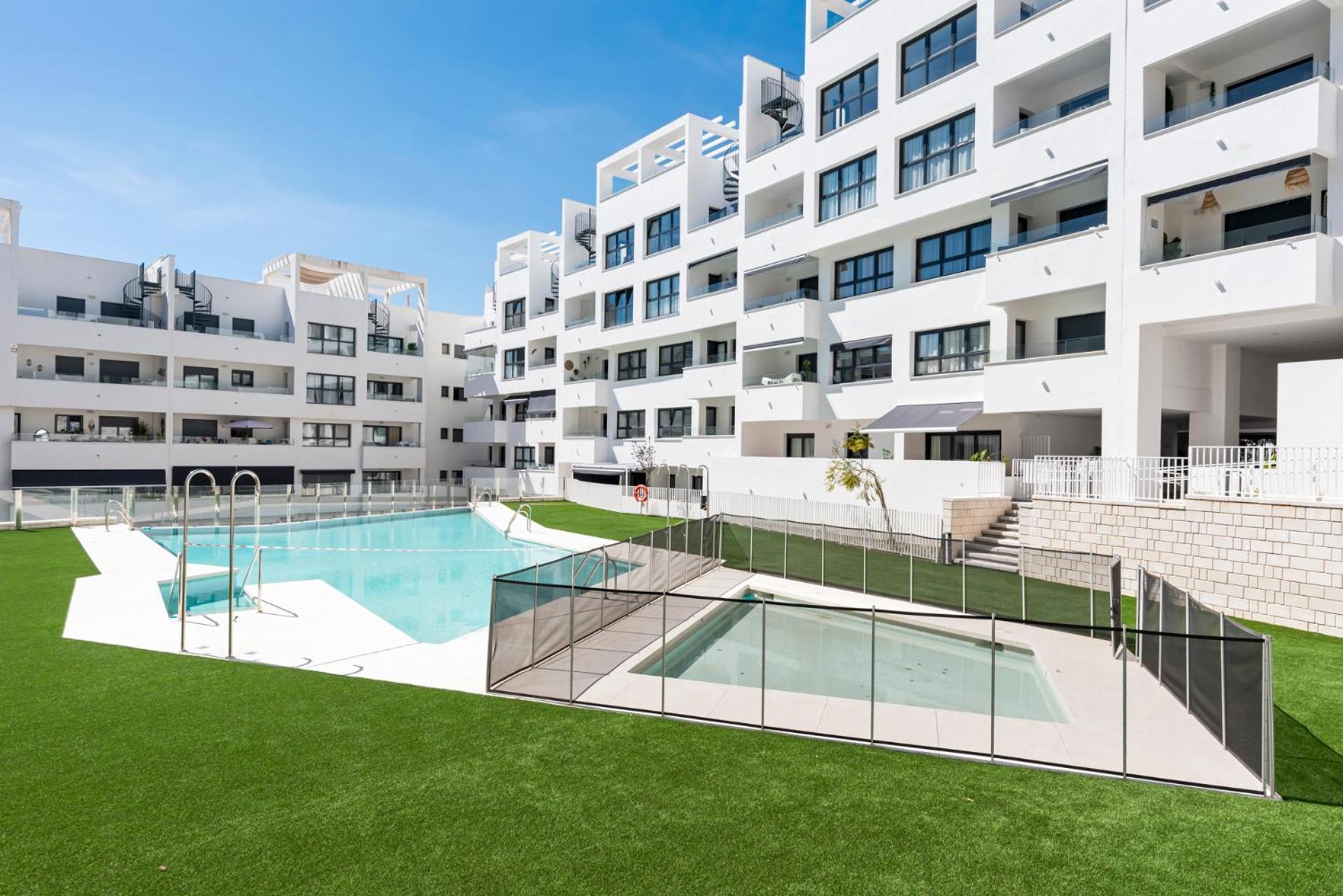 Beautiful 2-Bedroom Apartment Near Center And Beach Estepona Exteriér fotografie